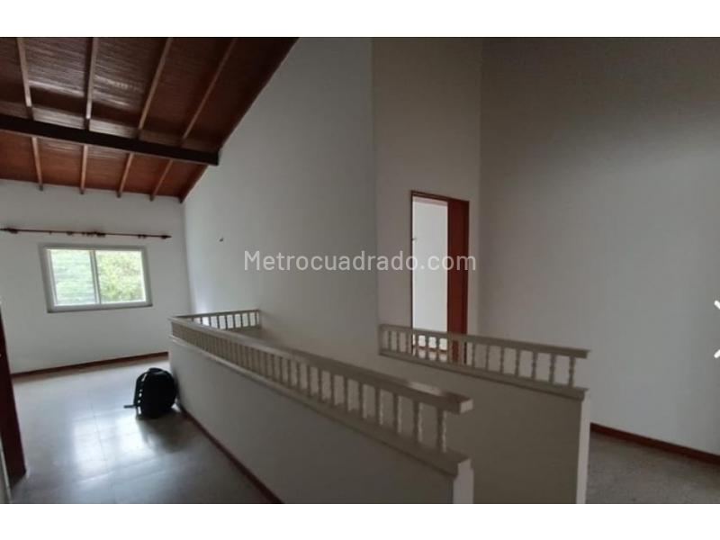 Commercial 5BR House in Simon Bolivar - 6