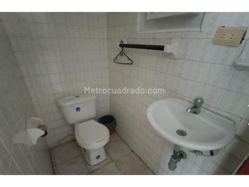 Commercial 5BR House in Simon Bolivar - 7