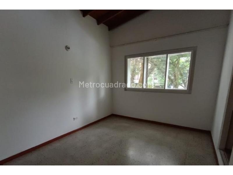 Commercial 5BR House in Simon Bolivar - 8