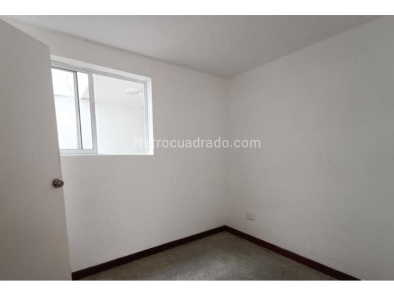 Commercial 5BR House in Simon Bolivar - 9