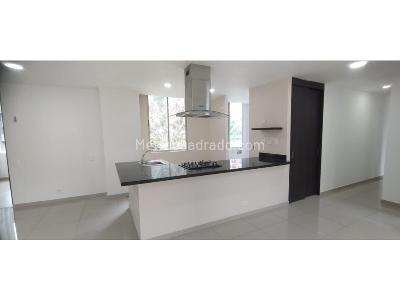 Apartamento de 3 alcobas en venta en El Poblado, Medellín, 75 m² · foto 2 de 20