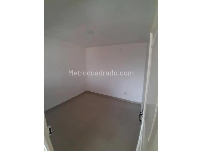 Well-Located 2BR Apartment in Aranjuez - 3