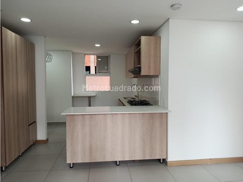 Apartamento de 3 Alcobas en Bombona con Balcón y Jacuzzi - 4