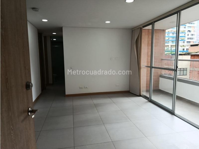Apartamento de 3 Alcobas en Bombona con Balcón y Jacuzzi - 6