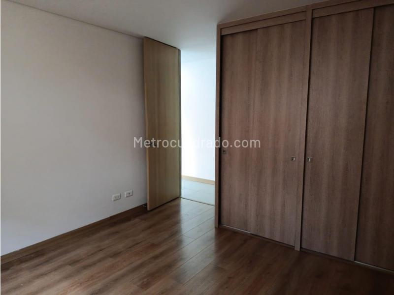 Apartamento de 3 Alcobas en Bombona con Balcón y Jacuzzi - 8