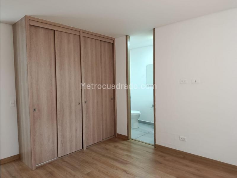 Apartamento de 3 Alcobas en Bombona con Balcón y Jacuzzi - 9