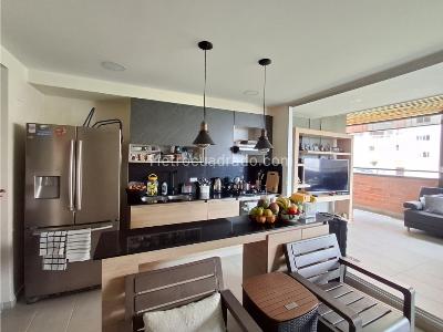 Apartamento de 2 alcobas en venta en Asdesillas, Sabaneta, 90 m² · foto 2 de 18