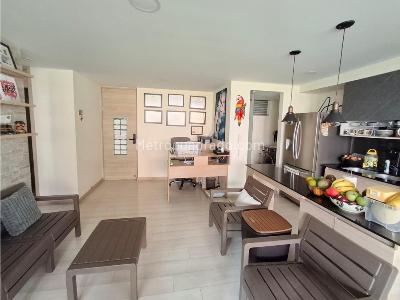 Apartamento de 2 alcobas en venta en Asdesillas, Sabaneta, 90 m² · foto 3 de 18