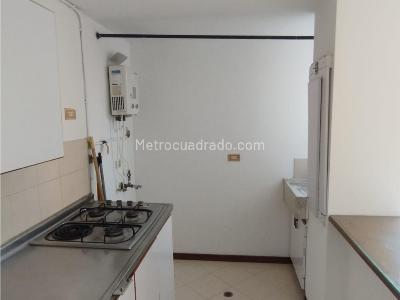 Apartaestudio en venta en La Candelaria, Medellín, 40 m² · foto 2 de 9