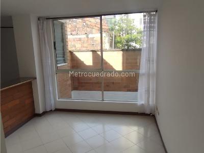 Apartaestudio en venta en La Candelaria, Medellín, 40 m² · foto 4 de 9