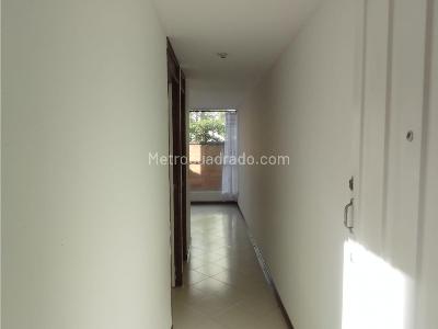 Apartaestudio en venta en La Candelaria, Medellín, 40 m² · foto 8 de 9