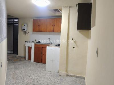 Casa de 4 alcobas en venta en Boston, Medellín, 118 m² · foto 2 de 13