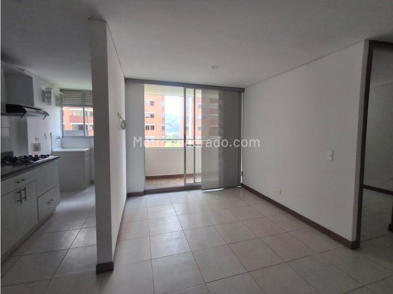 Bright 2BR Apartment with City Views in La Ferreria - 2