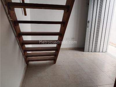 Apartaestudio en arriendo en Campo Valdes, Medellín, 32 m² · foto 2 de 8