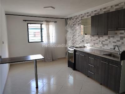 Casa de 2 alcobas en venta en Manrique, Medellín, 69 m² · foto 3 de 9