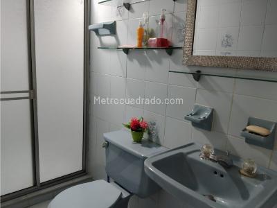 Casa de 2 alcobas en venta en Manrique, Medellín, 69 m² · foto 8 de 9