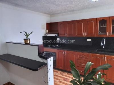 Apartamento de 2 alcobas en arriendo en La Candelaria, Medellín, 55 m² · foto 2 de 9