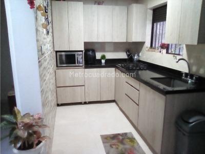 Casa de 4 alcobas en venta en La Magnolia, Envigado, 115 m² · foto 1 de 18