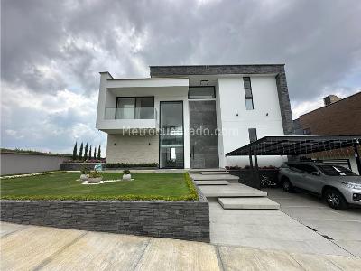 Casa de 4 alcobas en venta en Ruitoque Alto, Floridablanca, 651 m² · foto 2 de 20