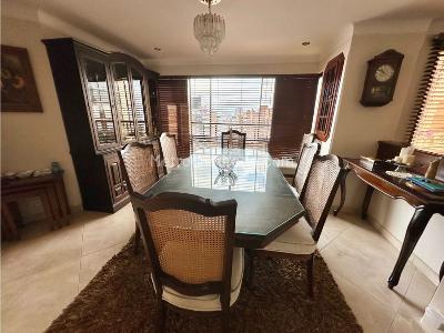 Apartamento de 3 alcobas en venta en Altos De Cabecera, Bucaramanga, 206 m² · foto 3 de 17