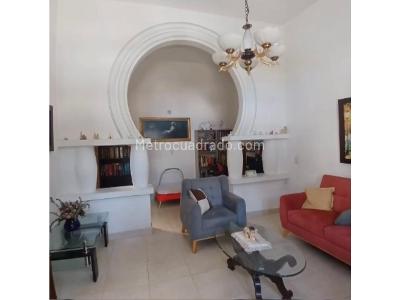 Casa de 5 alcobas en venta en Alarcon, Bucaramanga, 220 m² · foto 3 de 9