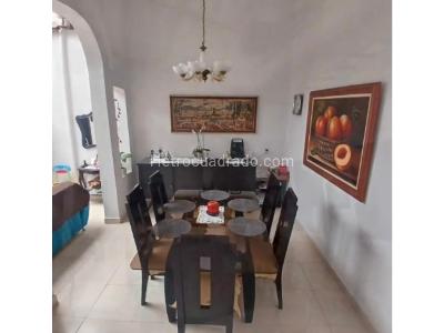 Casa de 5 alcobas en venta en Alarcon, Bucaramanga, 220 m² · foto 4 de 9