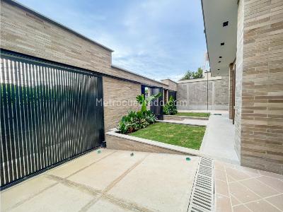 Casa de 5 alcobas en venta en Lagos Del Cacique, Bucaramanga, 486 m² · foto 2 de 20