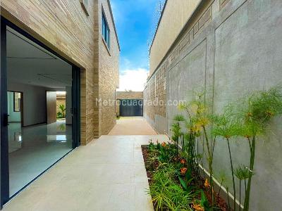 Casa de 5 alcobas en venta en Lagos Del Cacique, Bucaramanga, 486 m² · foto 4 de 20
