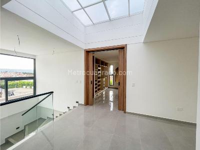 Casa de 5 alcobas en venta en Lagos Del Cacique, Bucaramanga, 486 m² · foto 12 de 20