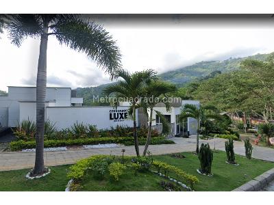 Casa de 3 alcobas en venta en Lagos Del Cacique, Bucaramanga, 226 m² · foto 2 de 19