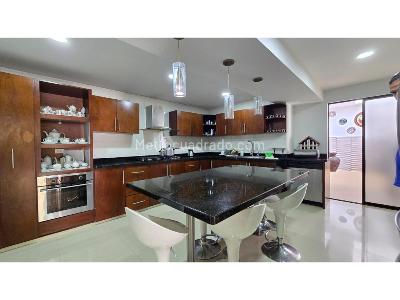 Casa de 5 alcobas en venta en Lagos Del Cacique, Bucaramanga, 693 m² · foto 6 de 16