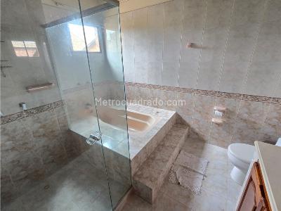 Casa de 5 alcobas en venta en Lagos Del Cacique, Bucaramanga, 300 m² · foto 20 de 20