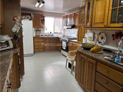 Apartamento de 5 alcobas en venta en Cabecera, Bucaramanga, 220 m² · foto 7 de 11