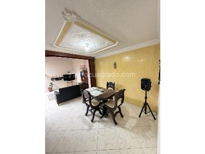 Casa de 3 alcobas en venta en Casco Antiguo, Floridablanca, 150 m² · foto 2 de 16