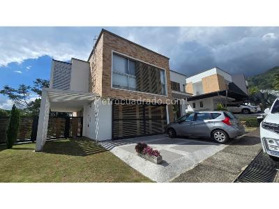 Casa de 5 alcobas en venta en Menzuli 37, Bucaramanga, 1026 m² · foto 1 de 20