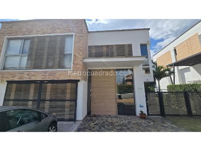 Casa de 5 alcobas en venta en Menzuli 37, Bucaramanga, 1026 m² · foto 2 de 20