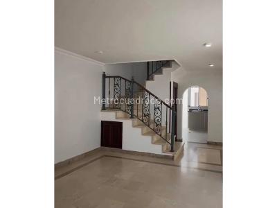 Casa de 3 alcobas en venta en Lagos Del Cacique, Bucaramanga, 260 m² · foto 2 de 8