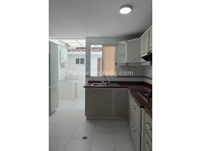 Casa de 3 alcobas en venta en Lagos Del Cacique, Bucaramanga, 260 m² · foto 3 de 8