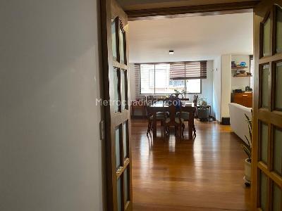 Apartamento de 3 alcobas en venta en Chico Navarra, Bogotá, 185 m² · foto 5 de 13