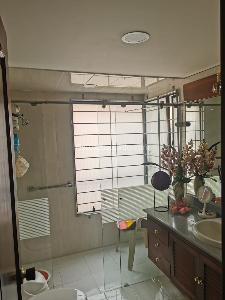 Apartamento de 4 alcobas en venta en Chico Santa Barbara, Bogotá, 230 m² · foto 3 de 20