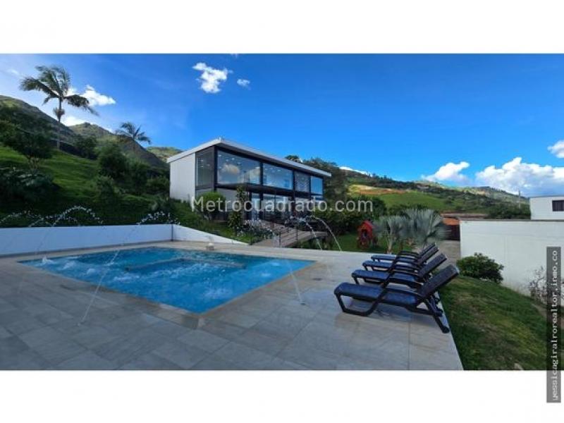 5BR Finca in Vereda El Zarzal (3700 m²) - 3