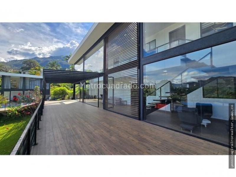 5BR Finca in Vereda El Zarzal (3700 m²) - 5