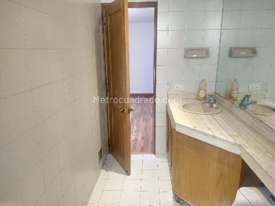 Apartamento de 3 alcobas en venta en Los Rosales Emaus, Bogotá, 191 m² · foto 10 de 16
