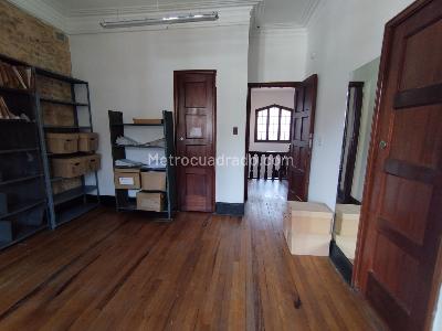 Casa de 5 alcobas en venta en Bosque Calderon, Bogotá, 265 m² · foto 2 de 9