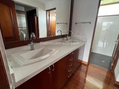 Casa de 5 alcobas en venta en San Jose De Bavaria, Bogotá, 300 m² · foto 13 de 20