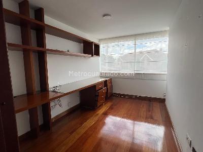 Casa de 5 alcobas en venta en San Jose De Bavaria, Bogotá, 300 m² · foto 16 de 20