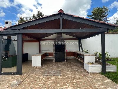 Casa de 5 alcobas en venta en San Jose De Bavaria, Bogotá, 300 m² · foto 2 de 20