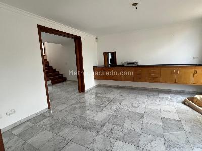 Casa de 5 alcobas en venta en San Jose De Bavaria, Bogotá, 300 m² · foto 3 de 20