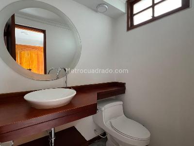 Casa de 5 alcobas en venta en San Jose De Bavaria, Bogotá, 300 m² · foto 9 de 20