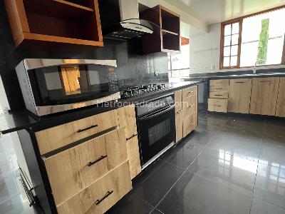 Casa de 5 alcobas en venta en San Jose De Bavaria, Bogotá, 300 m² · foto 8 de 20